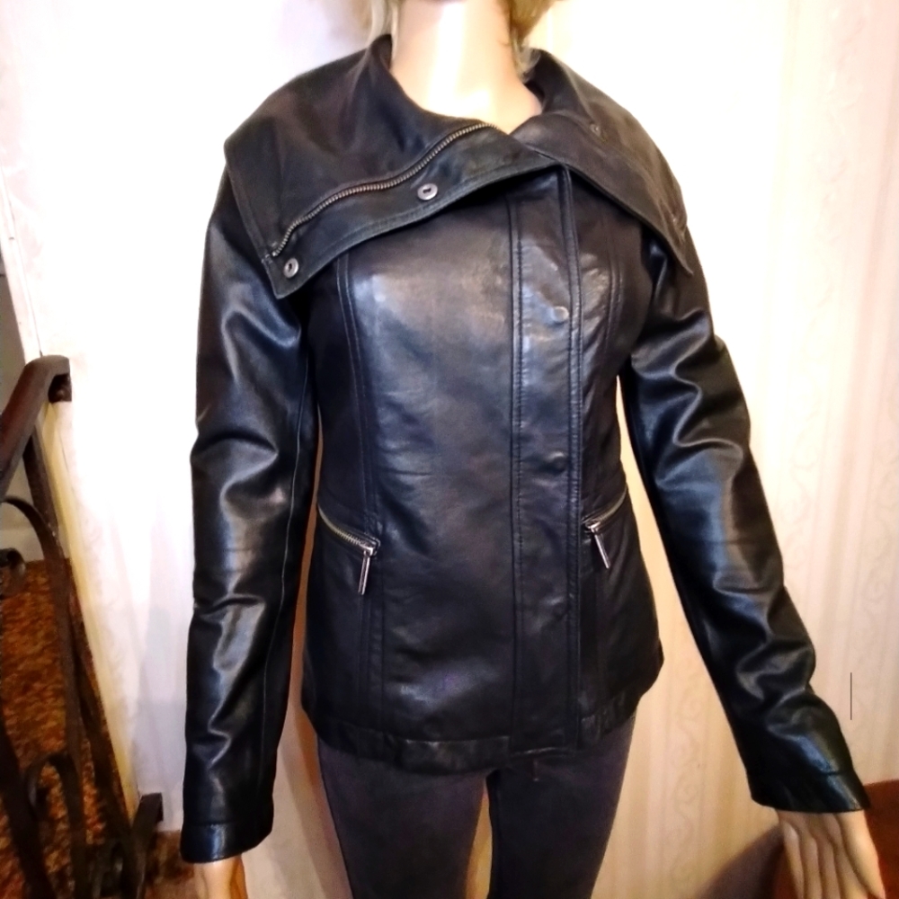 😎Gorgeous supple designer Leather moto jacket by Vince